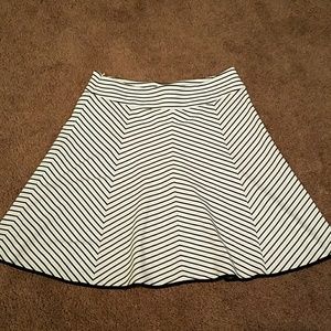 Black and white high waiste skirt